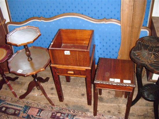 2 tier occasional table and 4 other tables(-)
